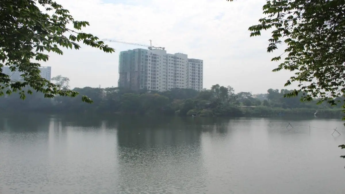 Ảnh tư liệu tiến độ tháng 11/2018: các khối căn hộ nhìn từ phía hồ
