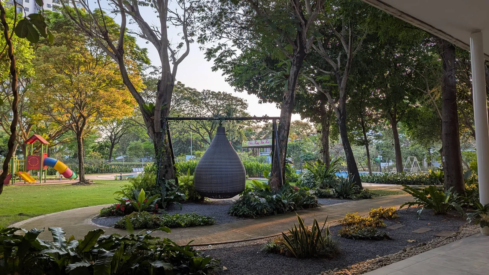 Góc nghỉ chân dưới tán cây EcoXuân Setia Edenia