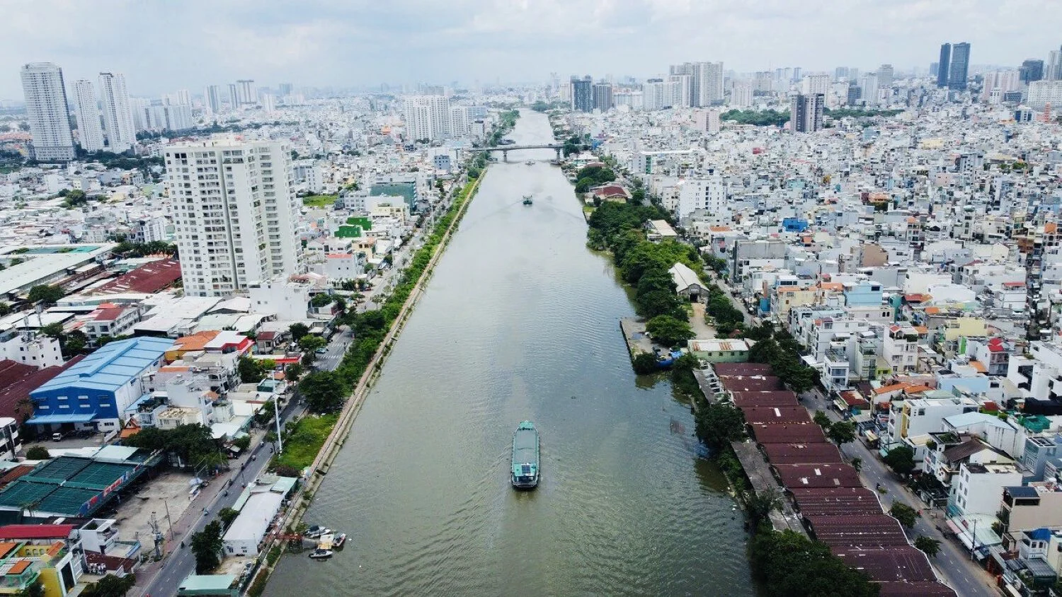 Cảnh quan Kênh Tẻ gần Sunshine Horizon