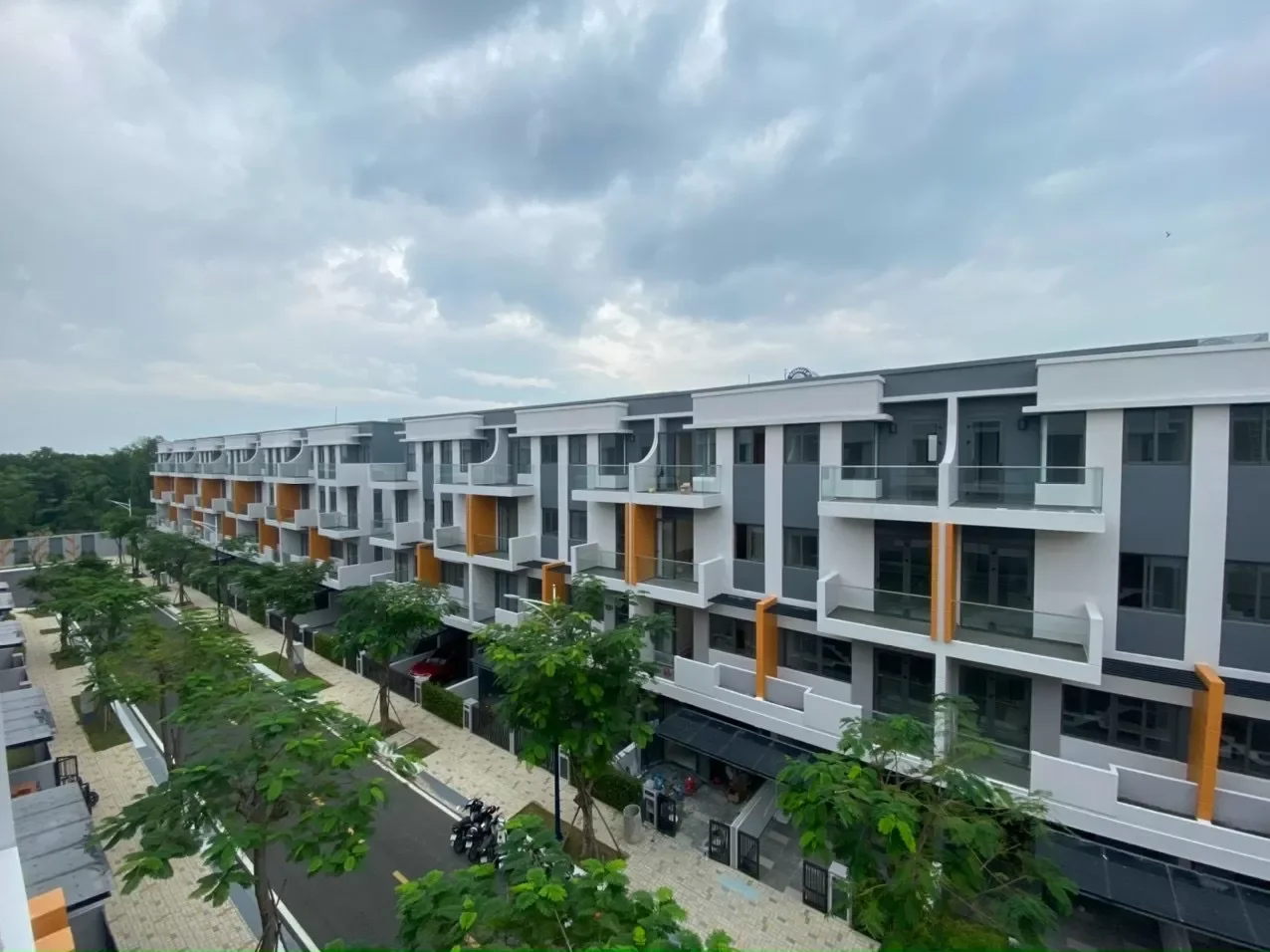 Dãy nhà phố thực tế Lovera Premier