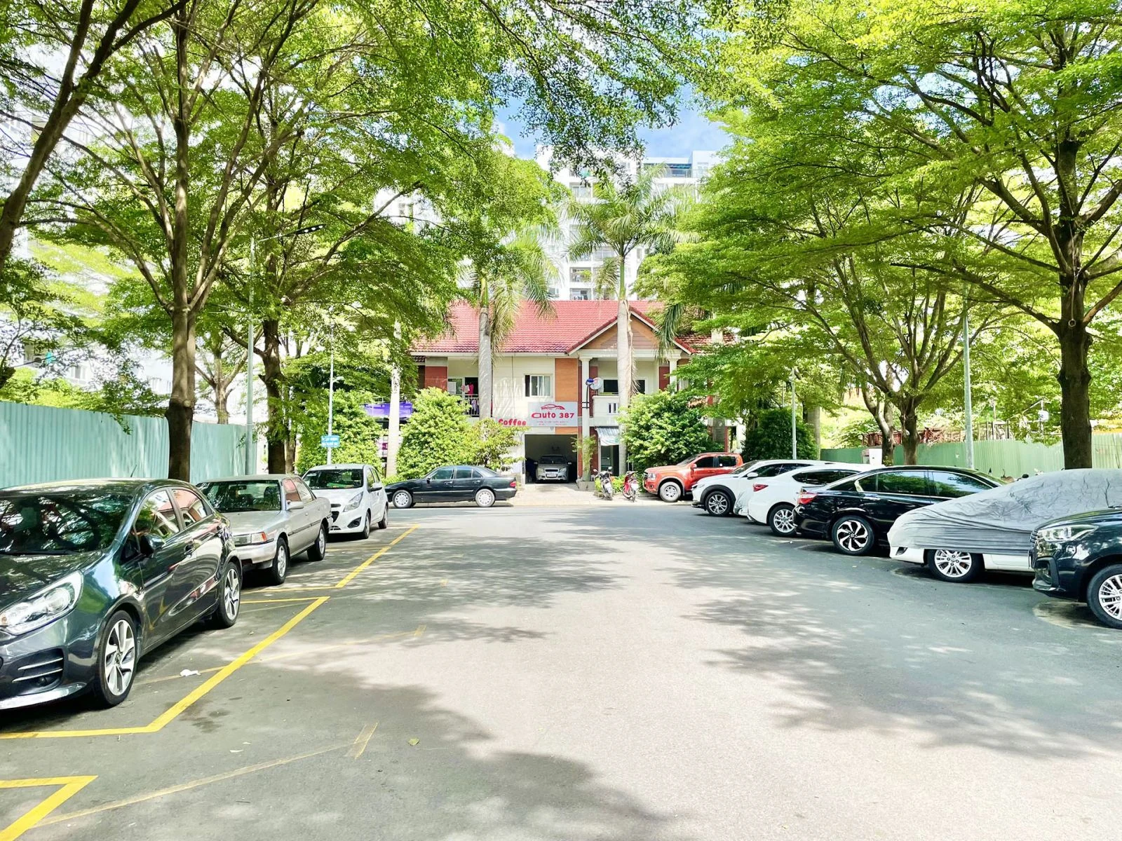 Ảnh thực tế khuôn viên và cây xanh Hiệp Thành Buildings