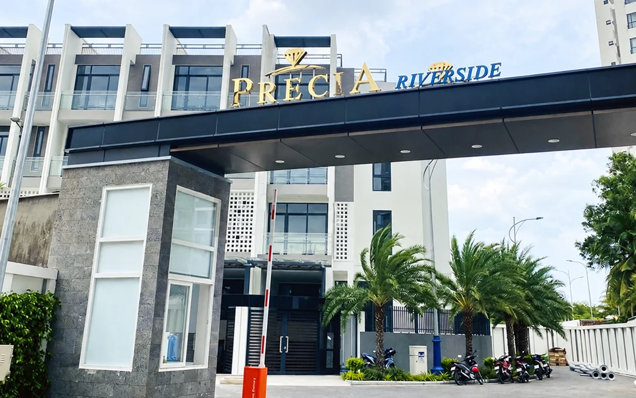 Precia Riverside 1 Cổng vào khu nhà phố Precia Riverside