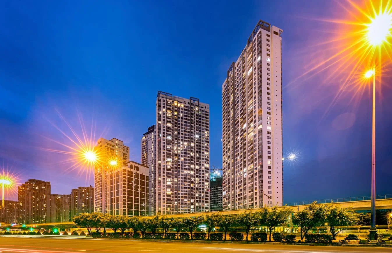 Hai tháp Masteri An Phú trên trục Võ Nguyên Giáp về đêm.