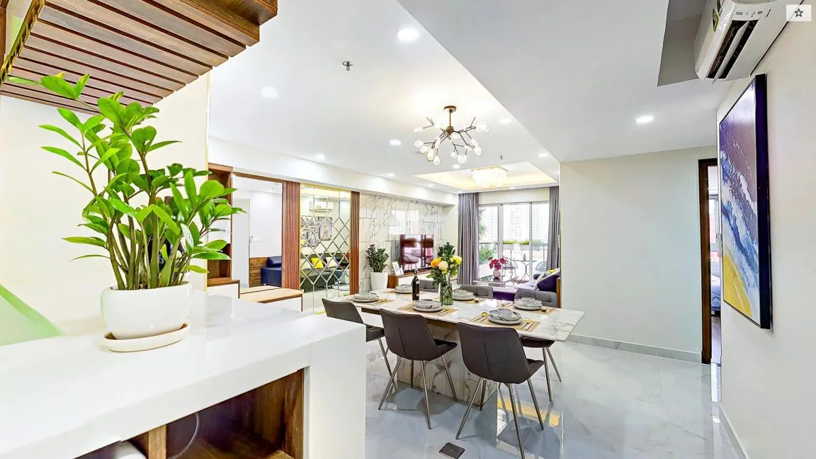 Bàn ăn và khu bếp trong căn hộ mẫu Cosmo City