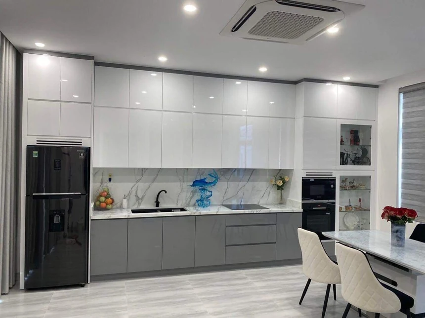 Bếp thực tế trong shophouse T10 do chủ nhà hoàn thiện tại The Manhattan