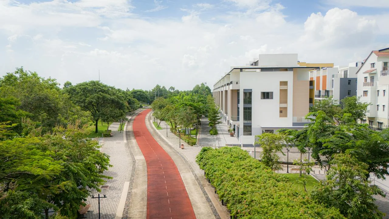 Cảnh quan và dãy nhà hiện hữu tại HARUKA