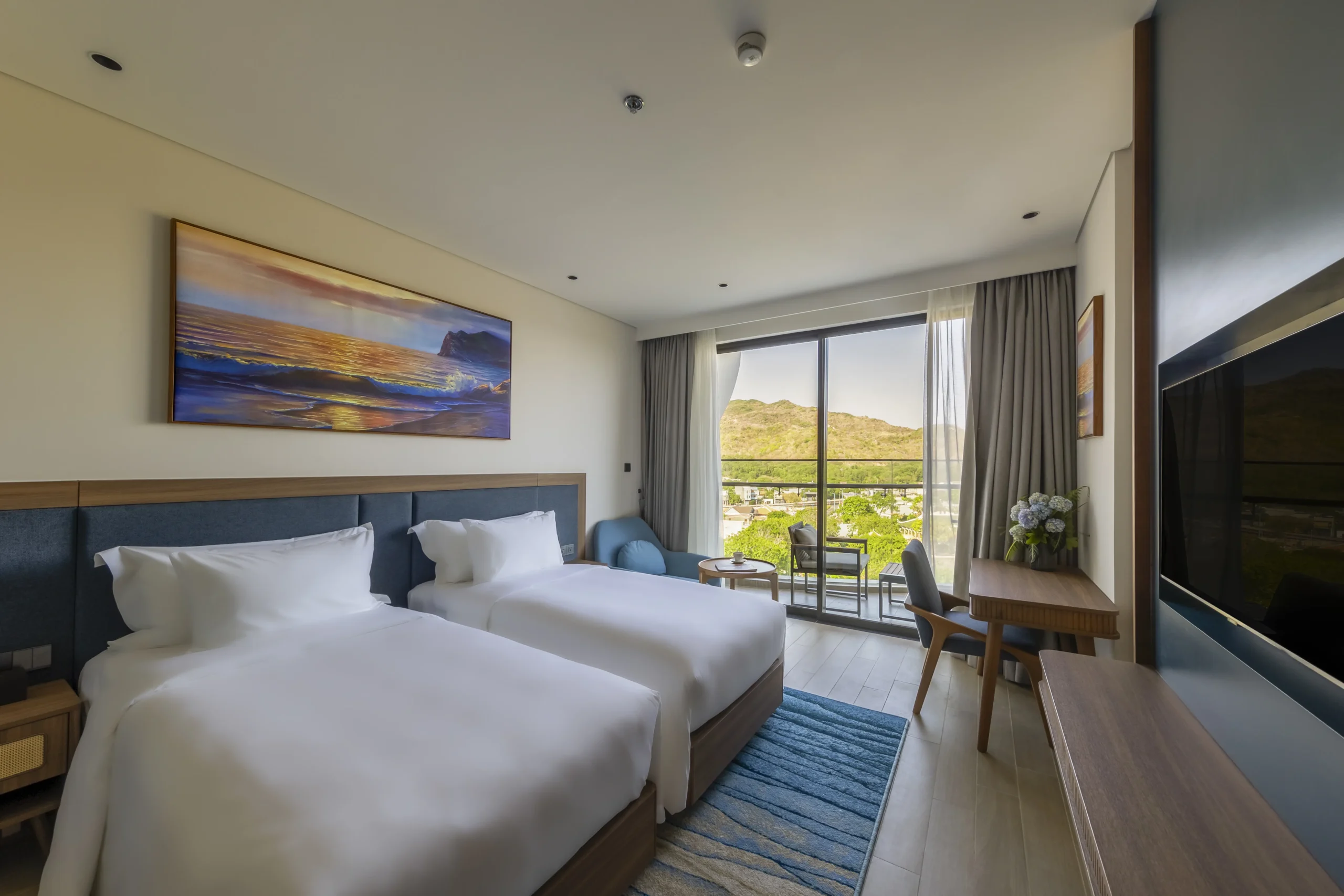 Phòng nghỉ hai giường tại Vienna House by Wyndham Charm Long Hải