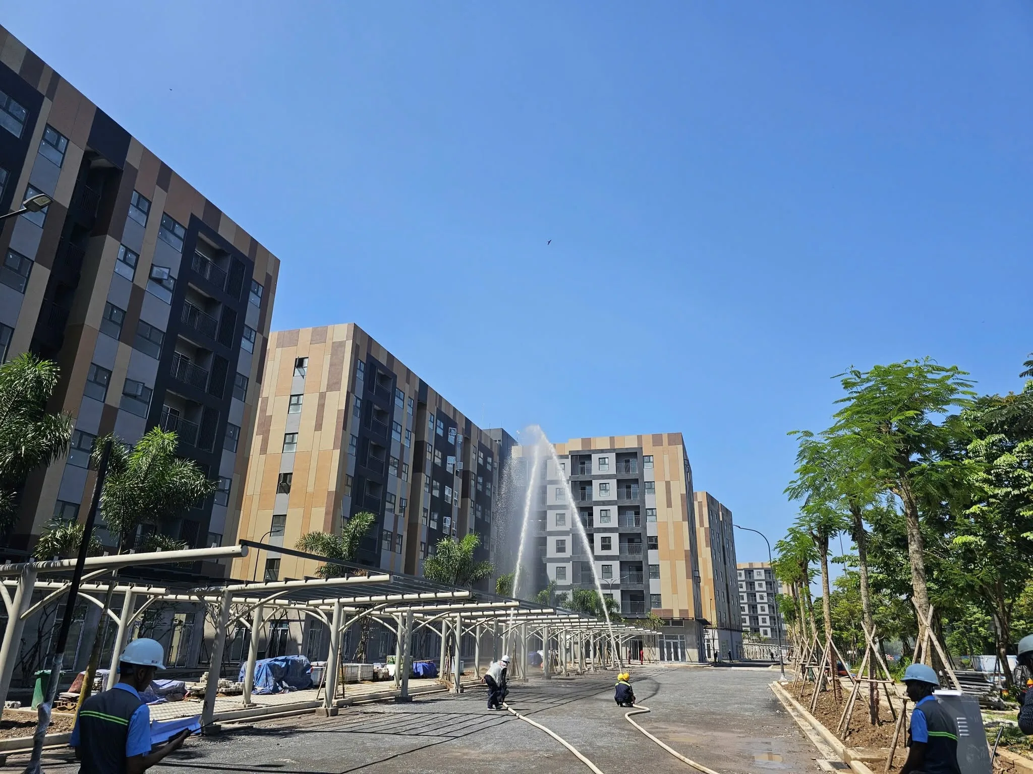 Các khối căn hộ và cảnh quan nội khu iD Town trong giai đoạn hoàn thiện, tháng 10/2026