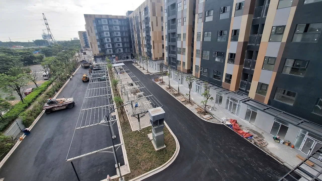 Đường nội khu và mặt tiền các khối căn hộ iD Town trong ảnh tháng 10/2026