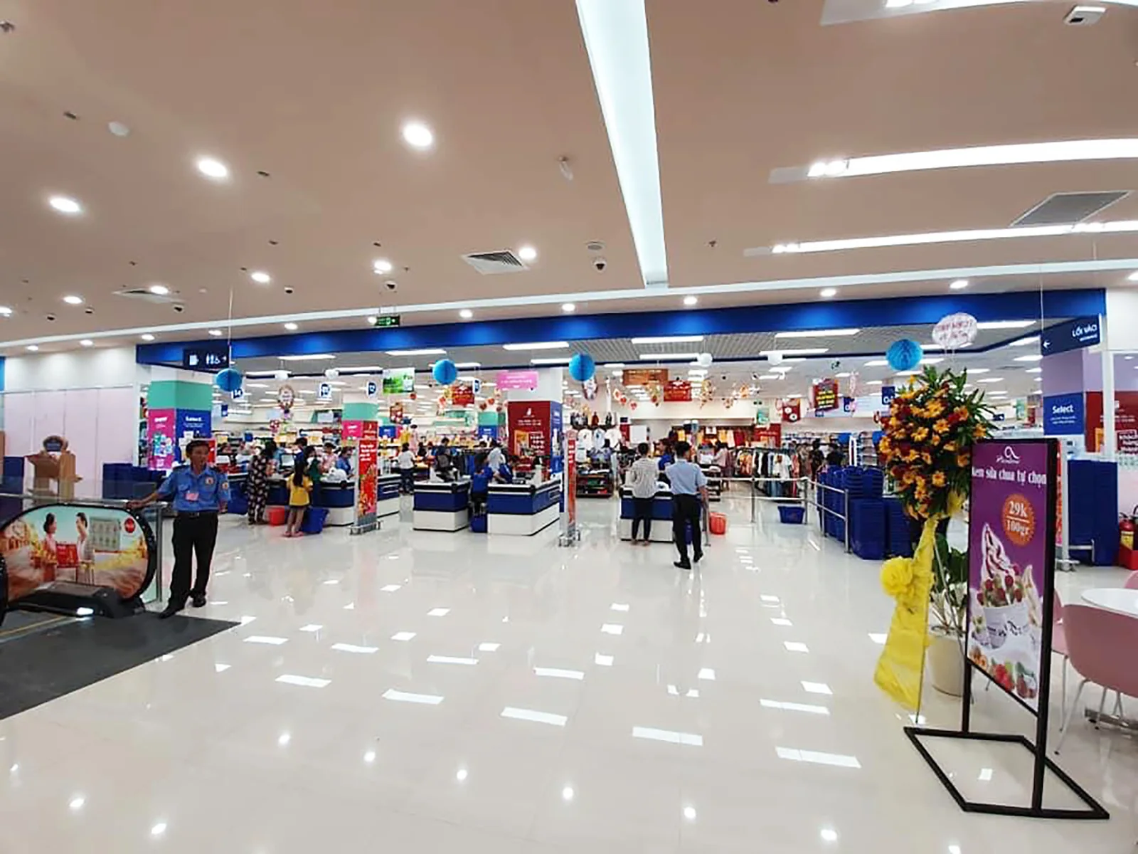 Không gian siêu thị Co.opmart Tam Bình tại Saigon Avenue