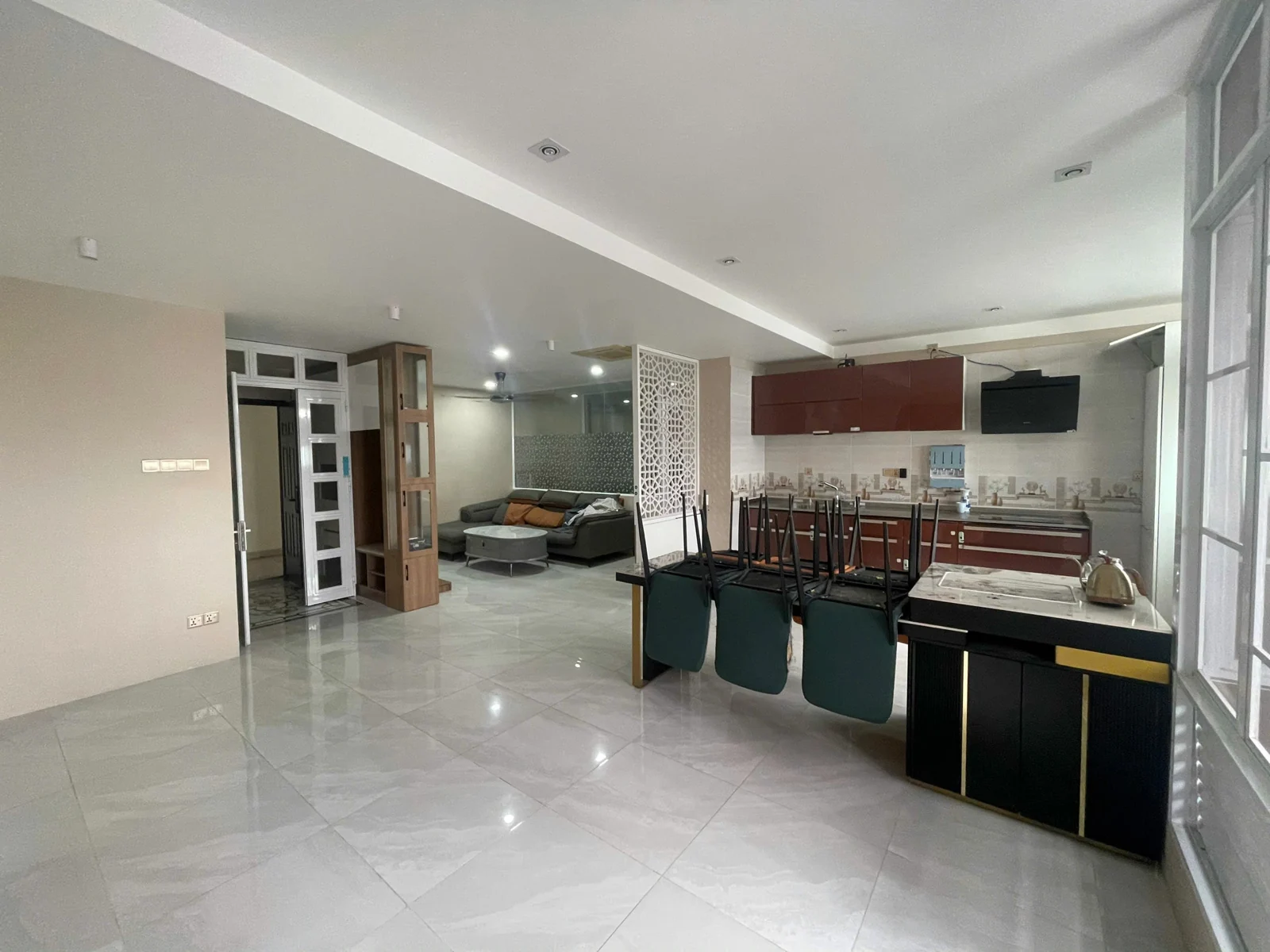 Khu sinh hoạt và bếp một căn hộ 120 m² tại Cantavil An Phú