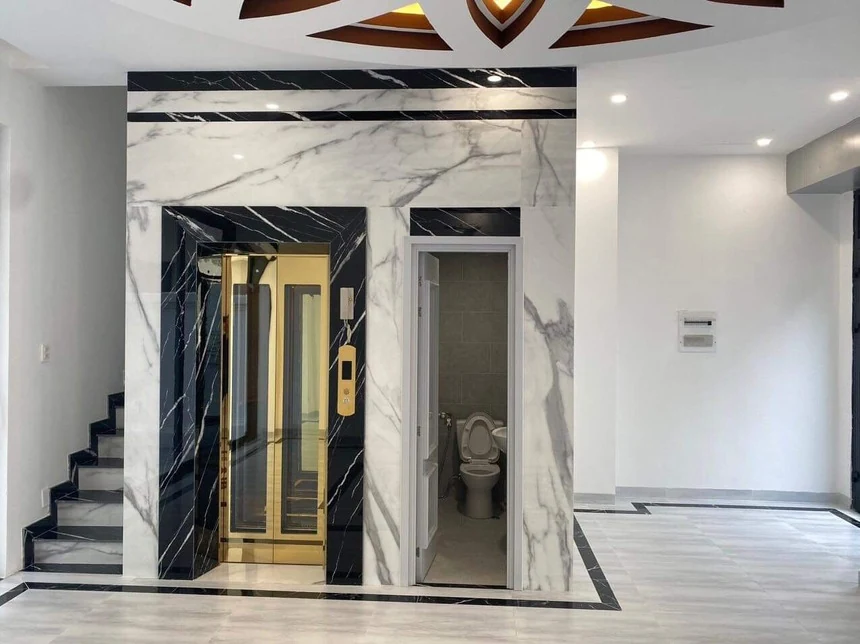 Khu thang máy trong shophouse T10 đã hoàn thiện tại The Manhattan