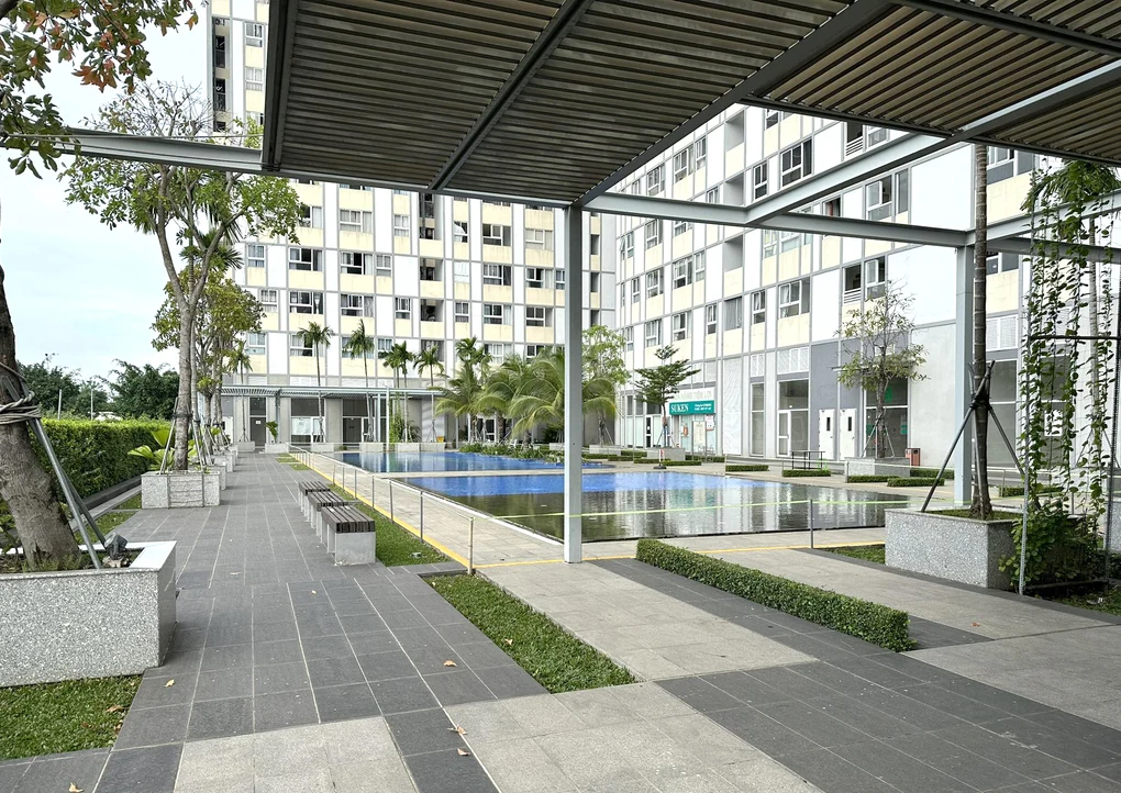 Lối dạo và hồ bơi thực tế CitiSoho