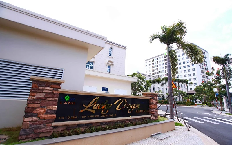 Lối vào với bảng tên Lucky Dragon – ảnh tư liệu