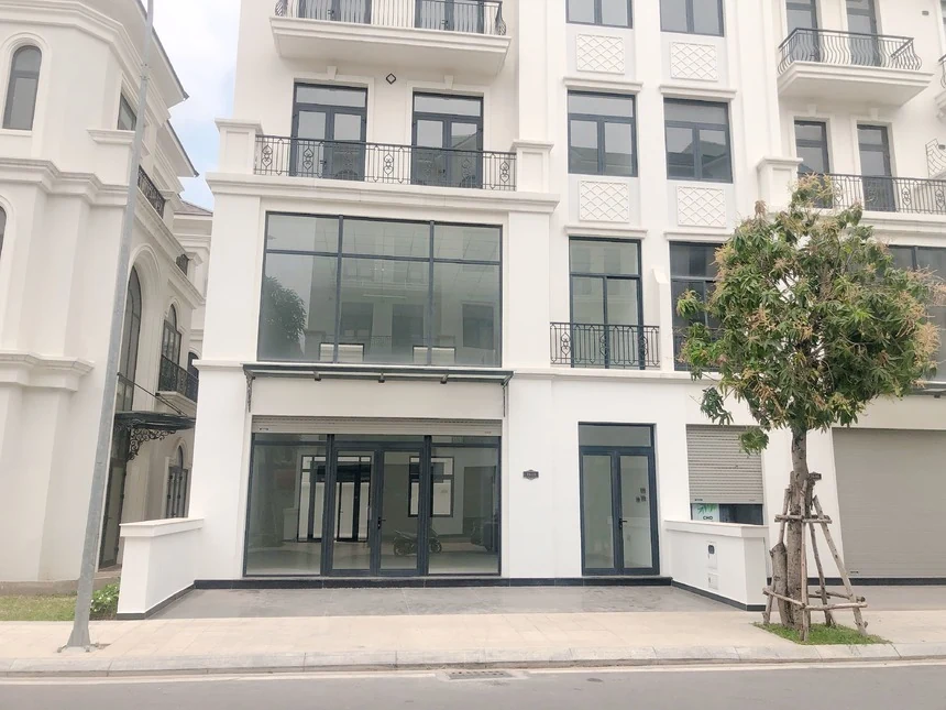 Mặt ngoài nhà phố T6 thực tế tại The Manhattan