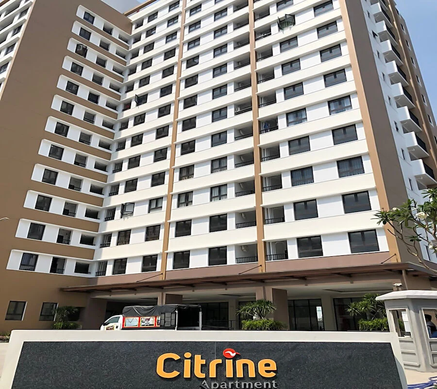 Mặt tiền và lối vào thực tế Citrine Apartment trong bài bàn giao năm 2020
