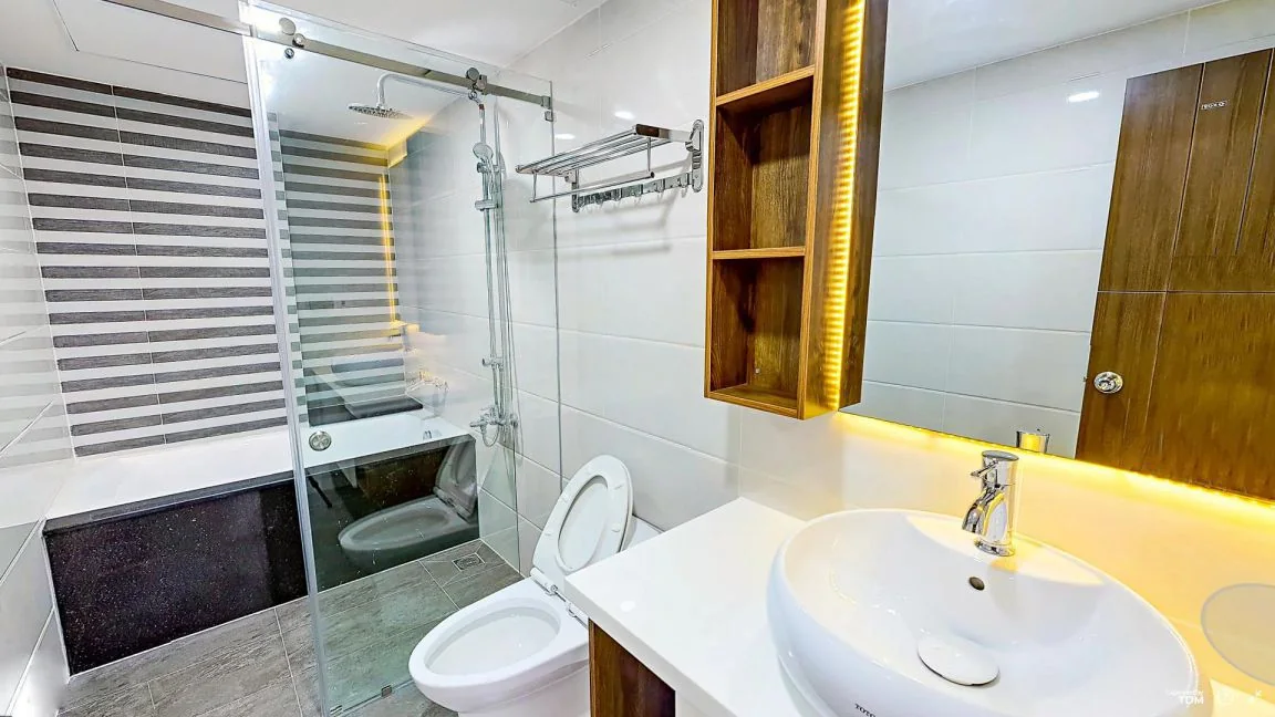 Phòng tắm của căn hộ mẫu Cosmo City