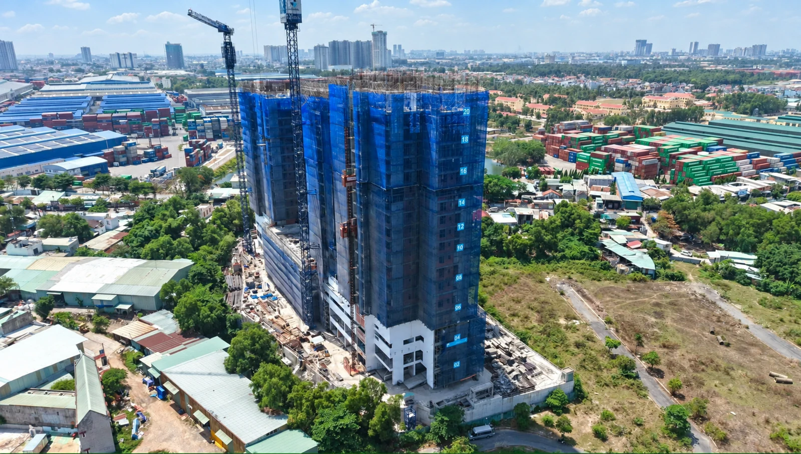 Ảnh công trường The Felix nhìn từ trên cao, hai tháp đang thi công