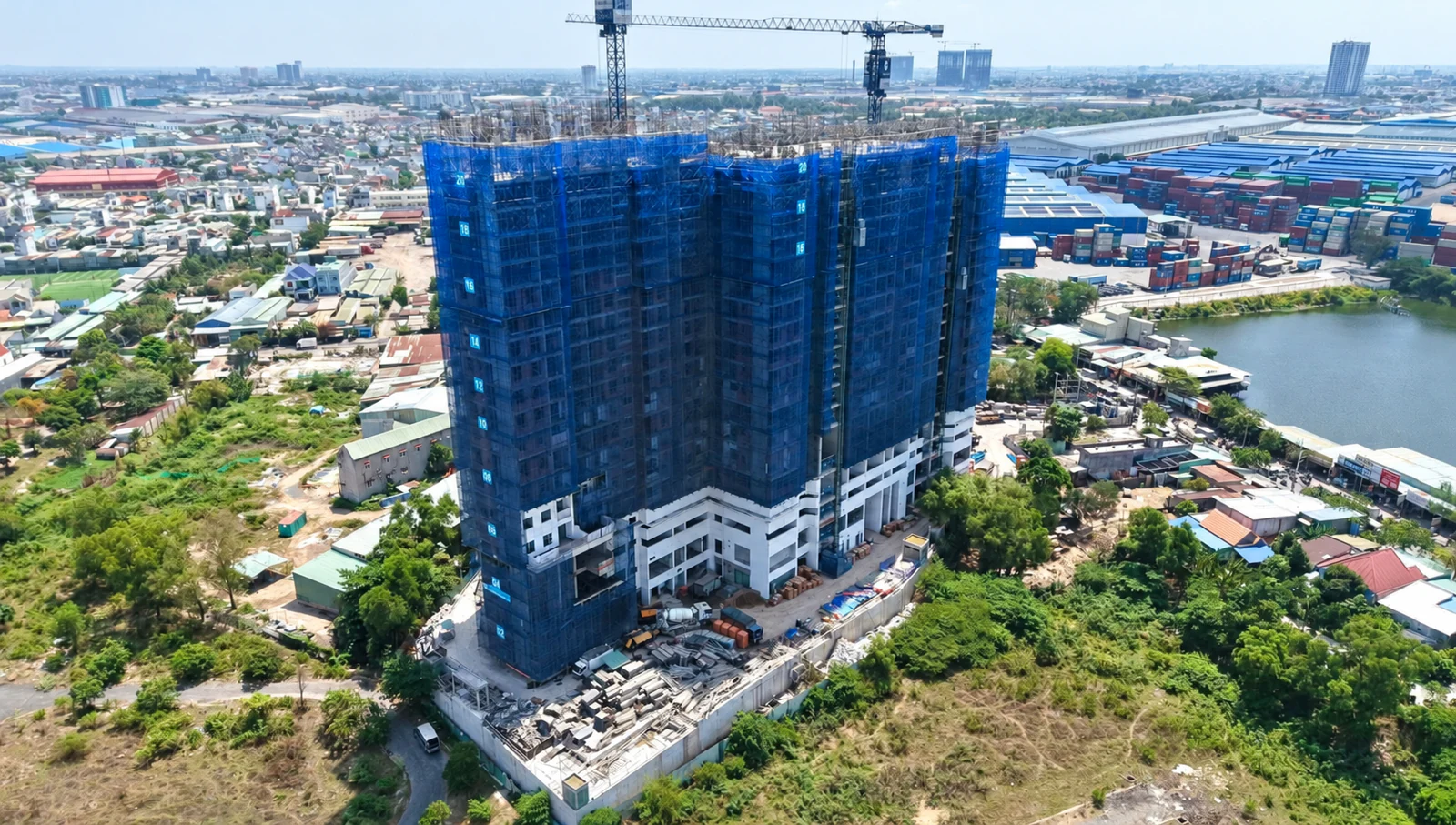 Hai tháp The Felix đang thi công, nhìn từ góc trên cao