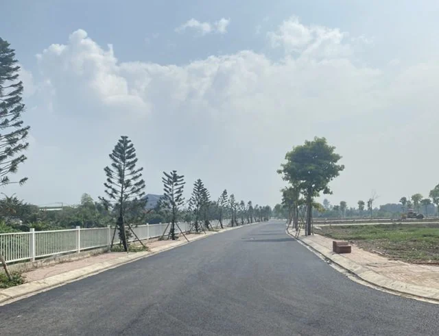 Đường ven kênh tại khu dân cư The Residence 3, ảnh tư liệu năm 2019